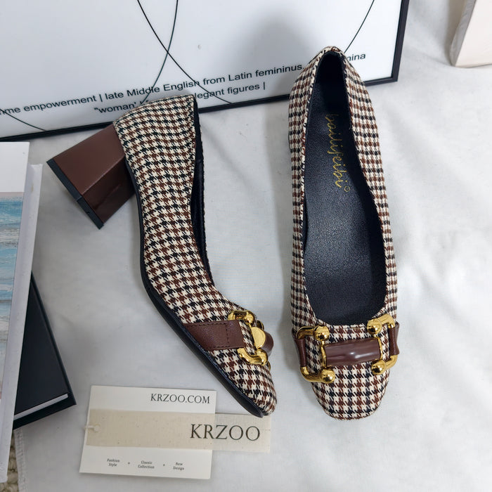 Belt buckle with shoes