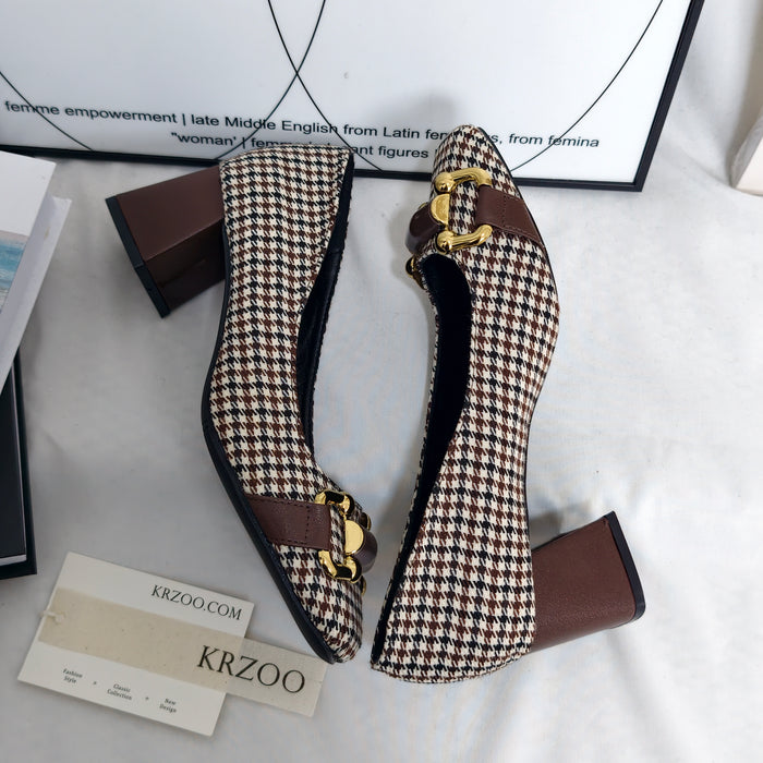 Belt buckle with shoes