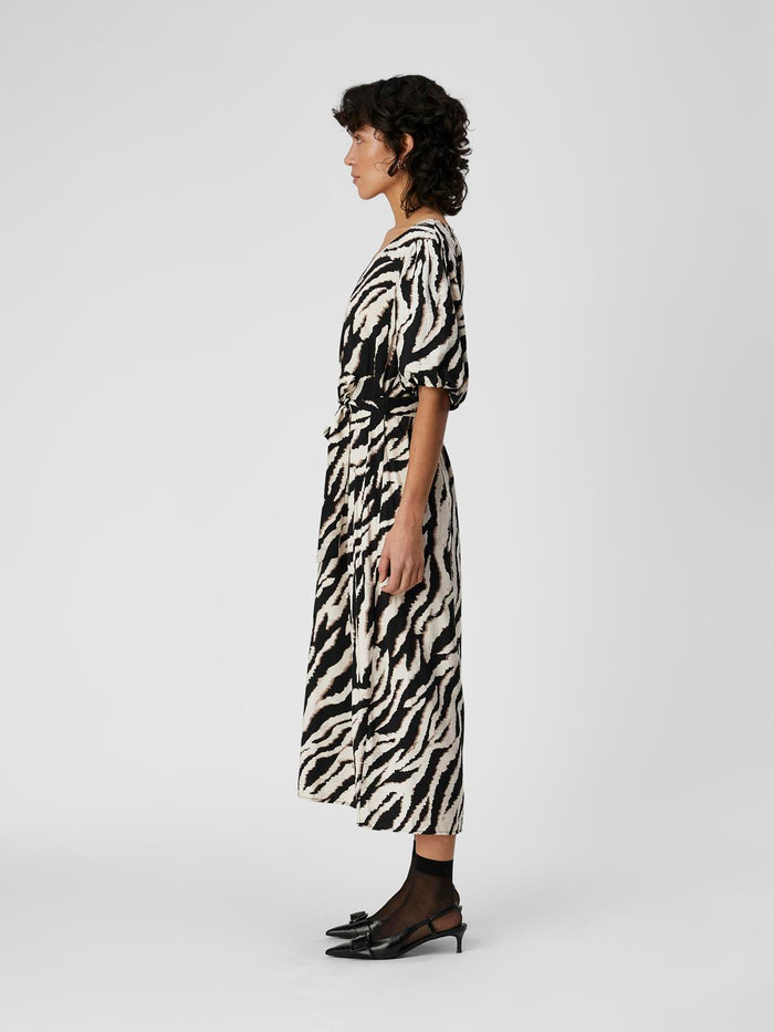 CIANNA V-NECK DRESS (SANDSHELL/BLACK)
