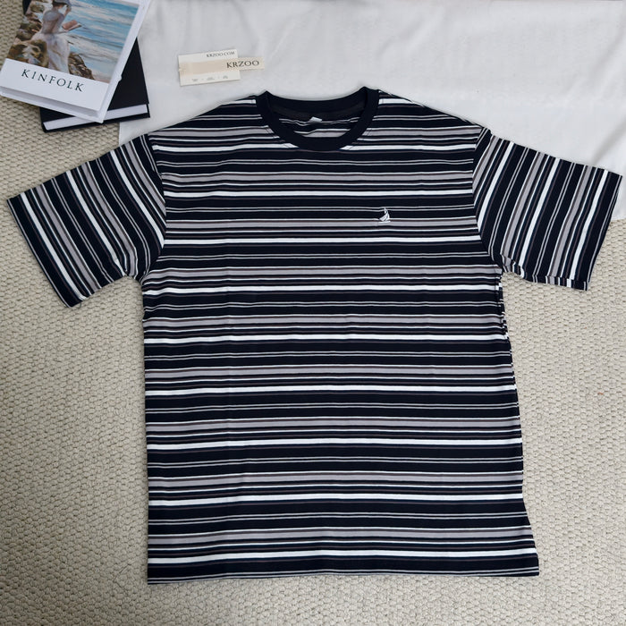 Contrasting color stripe T-shirt