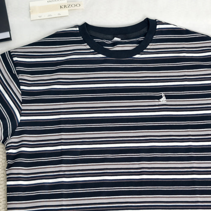 Contrasting color stripe T-shirt