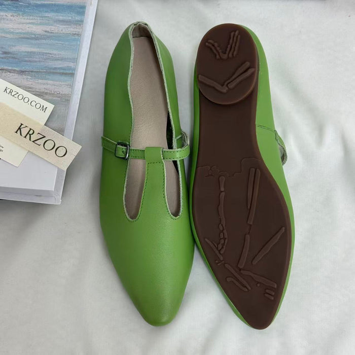 Flat-bottomed pointed toe slip-on shoes