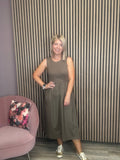 Joanie Sleeveless Midi Dress (Morel)