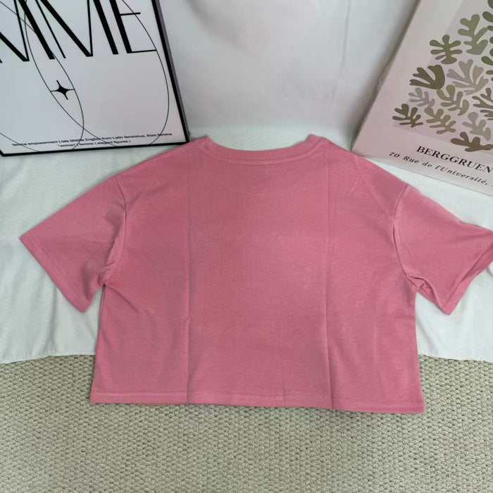 Loose-fitting pink short-sleeve T-shirt