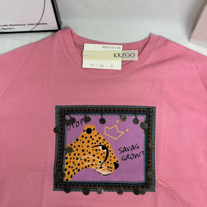 Loose-fitting pink short-sleeve T-shirt