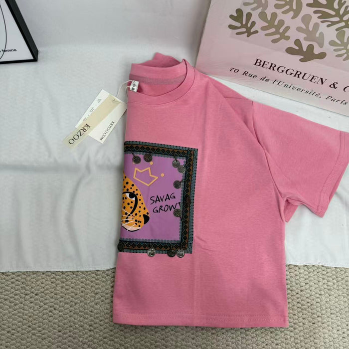 Loose-fitting pink short-sleeve T-shirt
