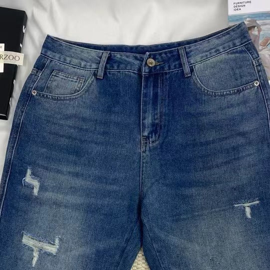 Loose-Fitting Tapered Cropped Jeans
