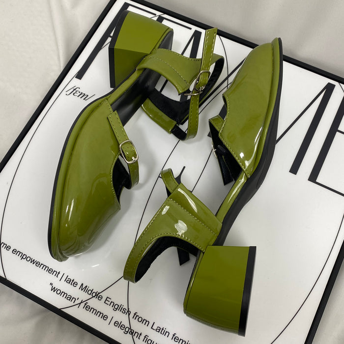 Patent leather Mary Jane shoes