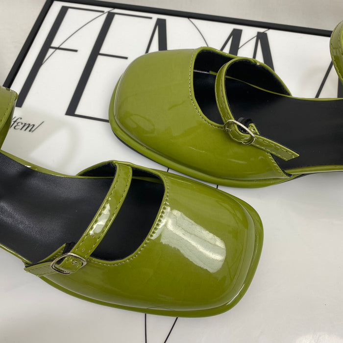 Patent leather Mary Jane shoes