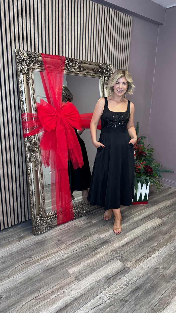 Syrena Floral Embroidery Midi Dress (Black)