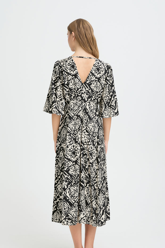Taylor Maxi Dress (Graphic/Black)