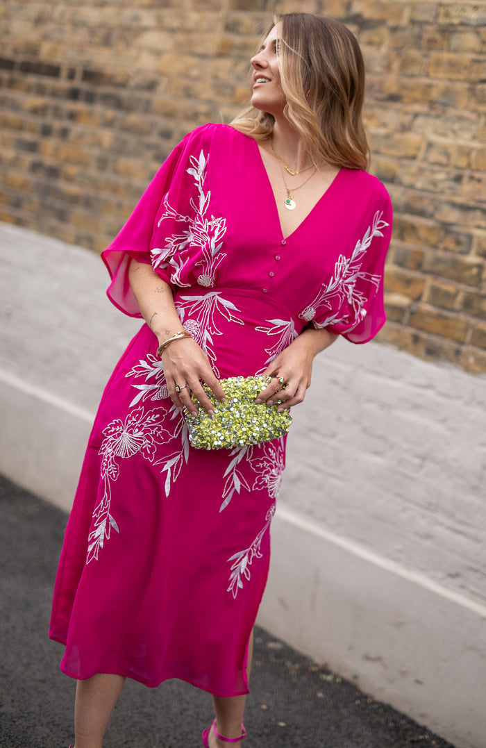 THE CHRISTINE EMBROIDERED FLUTTER SLEEVE PLUNGE NECK MIDI DRESS (PINK/WHITE) CURVE
