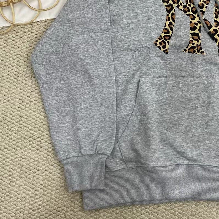 Trendy printed pocket sweatshirt
