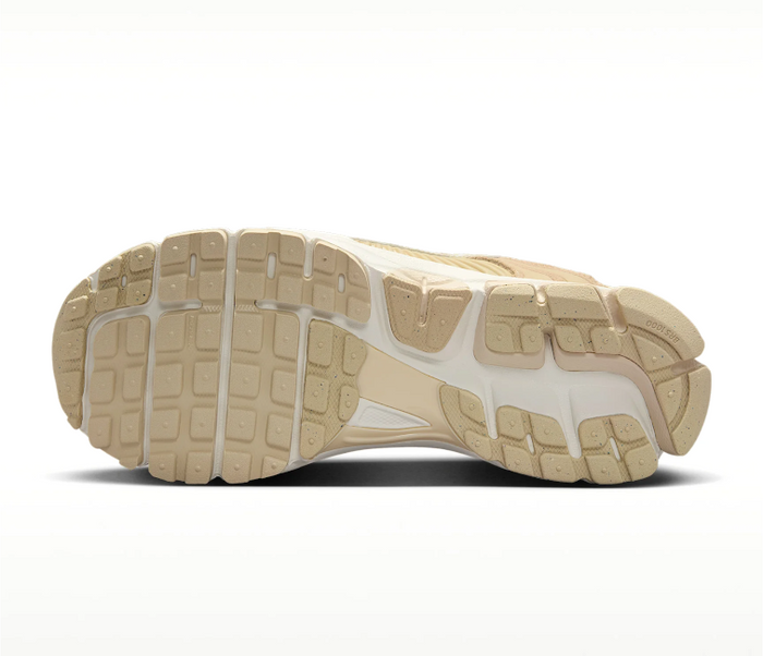 Women's Nike Zoom Vomero 5 (Beige)